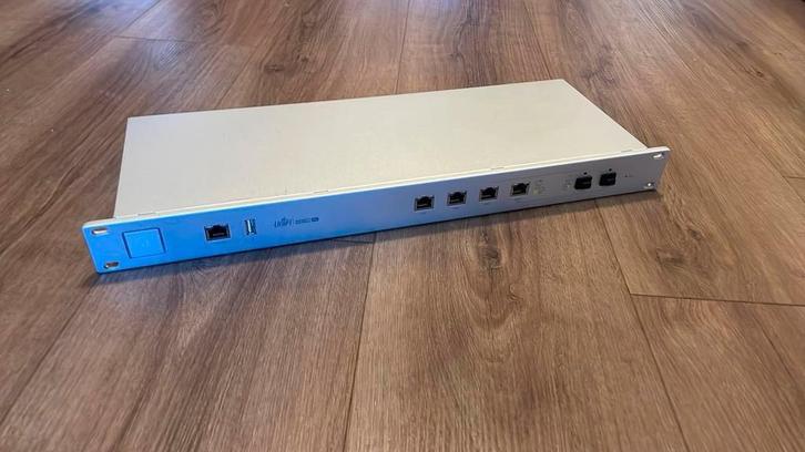 Ubiquiti Unifi Secure Gateway Pro USG-PRO-4 router, Computers en Software, Netwerk switches, Gebruikt, Ophalen of Verzenden