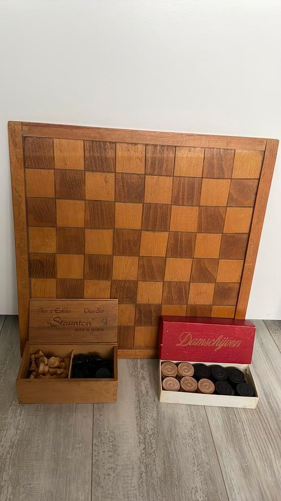 Complete dambord/ schaakbord met damstenen en schaakstukken, Hobby en Vrije tijd, Gezelschapsspellen | Bordspellen, Gebruikt, Een of twee spelers
