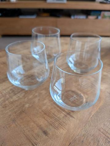 Vivo waterglazen beschikbaar voor biedingen