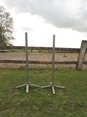 2 hindernis staanders beschikbaar voor biedingen