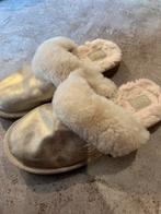 UGG sloffen maat 37  origineel ZGAN GOUDKLEURIG, Kleding | Dames, Schoenen, UGG, Overige kleuren, Ophalen of Verzenden, Zo goed als nieuw