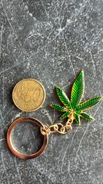 CANNABIS BLAD SLEUTELHANGER - GROEN/GOUD!, Ophalen of Verzenden