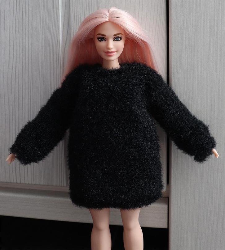 Barbie kleding nieuw - Warme trui voor Curvy - zwart, Kinderen en Baby's, Speelgoed | Poppen, Nieuw, Barbie, Ophalen of Verzenden