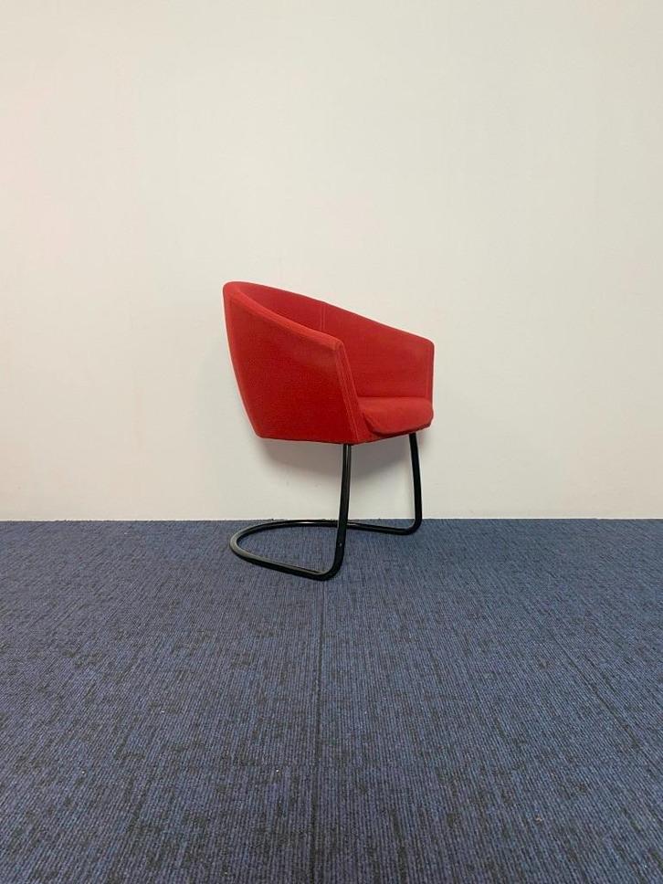 8 x Design vergaderstoel Artifort Megan - rood/zwart, Huis en Inrichting, Stoelen, Gebruikt, Vijf, Zes of meer stoelen, Metaal