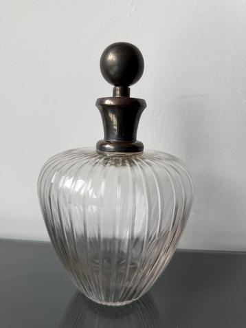 Prachtige Art Deco karaf kristal met verzilverde stop beschikbaar voor biedingen