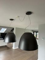 Twee hanglampen merk Artemide nur. kleur grijs, Huis en Inrichting, Lampen | Hanglampen, Gebruikt, Metaal, 50 tot 75 cm, Ophalen