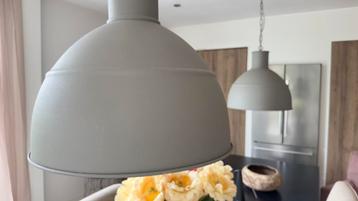 2 hanglampen beschikbaar voor biedingen