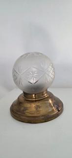 Antieke plafondlamp messing met geslepen glazen bol, Ophalen of Verzenden