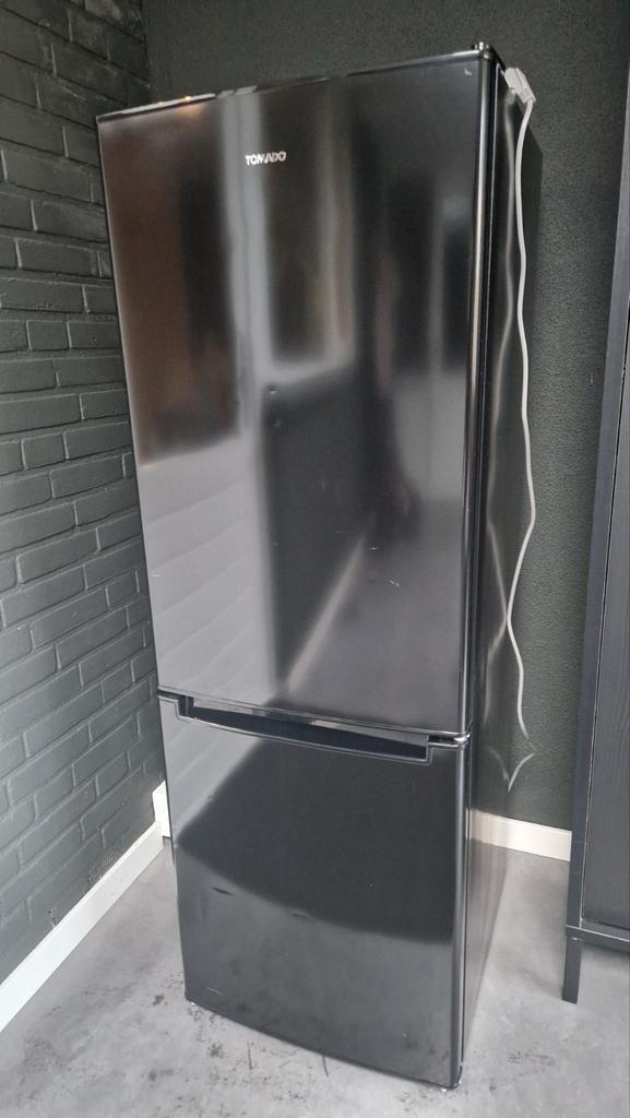 Koelkast - Tomado - Met vriesvak, Witgoed en Apparatuur, Koelkasten en IJskasten, Gebruikt, Met vriesvak, 100 tot 150 liter, 120 tot 140 cm