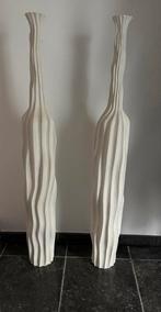 2 lange slanke vazen., Huis en Inrichting, Woonaccessoires | Vazen, Ophalen, Overige materialen, Wit, Zo goed als nieuw