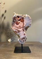 Roze amethist (chalcedoon) op stalen voet, Ophalen of Verzenden, Mineraal
