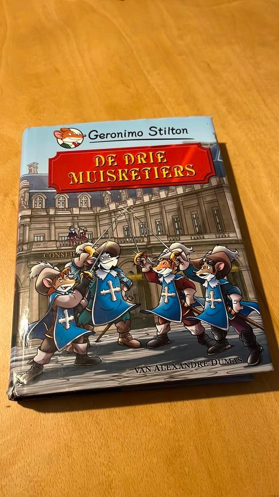 Geronimo Stilton - De drie muisketiers, Boeken, Kinderboeken | Jeugd | onder 10 jaar, Zo goed als nieuw, Fictie algemeen, Ophalen of Verzenden