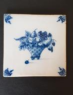 Antieke, Nederlandse wandtegel fruitmand, Ophalen of Verzenden