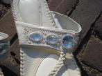 GRATIS VERZENDEN NIEUWE WITTE LERE IBIZA BOHO SLIPPERS 37, Slippers, Verzenden, Wit, Nieuw