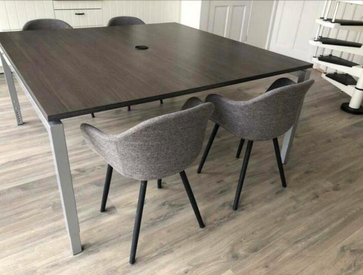 Grijze kantoortafel 150x150, in hoogte verstelbaar, Huis en Inrichting, Tafels | Eettafels, Zo goed als nieuw, 150 tot 200 cm