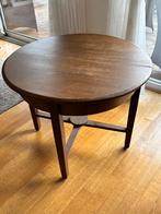 Oude ronde tafel in prima staat, Ophalen