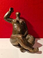 Bronskleurig keramiek sculptuur van een zittende vrouw, Ophalen of Verzenden, Brons