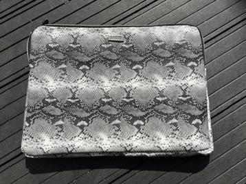 NIEUW ! Laptop hoes LAB31 slangeprint universeel 39 x 29 cm beschikbaar voor biedingen