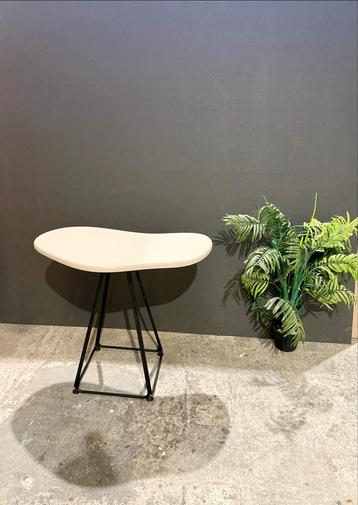 IPY Design Tafel- Uniek! beschikbaar voor biedingen