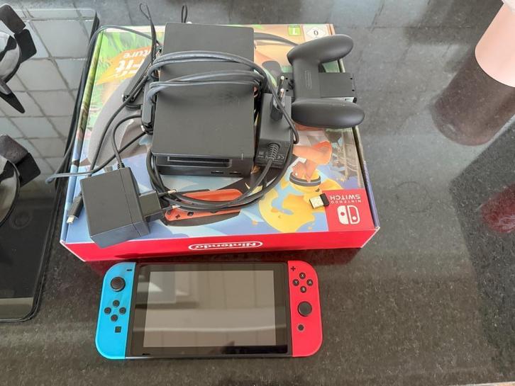 Nintendo Switch Console (Blauw/Rood) + Ring Fit Adventure, Spelcomputers en Games, Spelcomputers | Nintendo Switch, Zo goed als nieuw