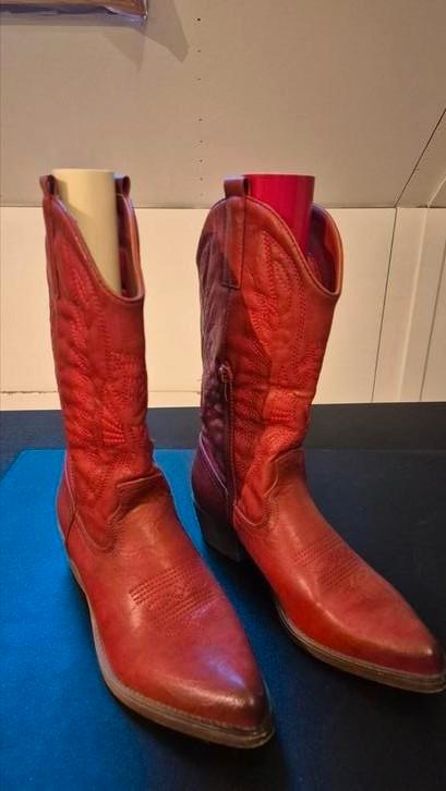 Rode cowboylaarzen – maat 41  cowboy laarzen rood, Kleding | Dames, Leggings, Maillots en Panty's, Zo goed als nieuw, Legging