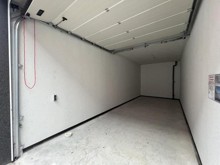 Garagebox Voorburg/Den Haag (beschikbaar per 1 november), Auto diversen, Autostallingen en Garages