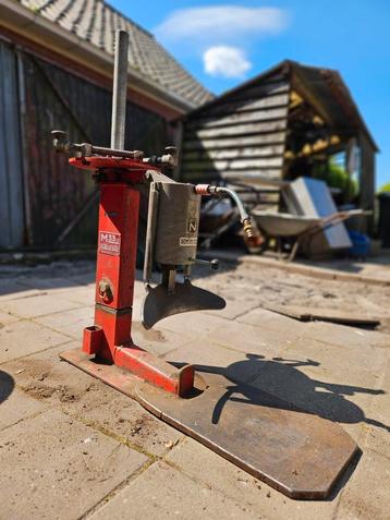 Banden demontage apparaat  beschikbaar voor biedingen