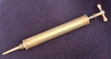 Klitseerspuit.  J.Marechal. Paris. Ca 1875/1900. 27 cm. beschikbaar voor biedingen