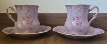 Twee roze Leander 1946 porseleinen kop- en schotels. Gemerkt beschikbaar voor biedingen