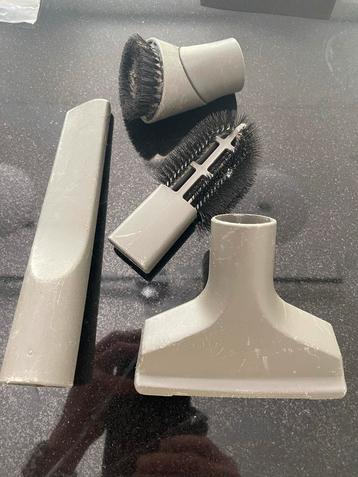 Stofzuiger accessoires set beschikbaar voor biedingen