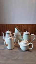 3 EMAILLE BEIGE KOFFIEPOTTEN EN 1 THEEPOTJE EN 1 SCHENKKAN., Ophalen of Verzenden