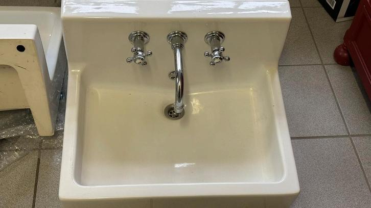 2 x wastafel met achterwand en kranen Duravit, Doe-het-zelf en Verbouw, Sanitair, Wastafel, Ophalen