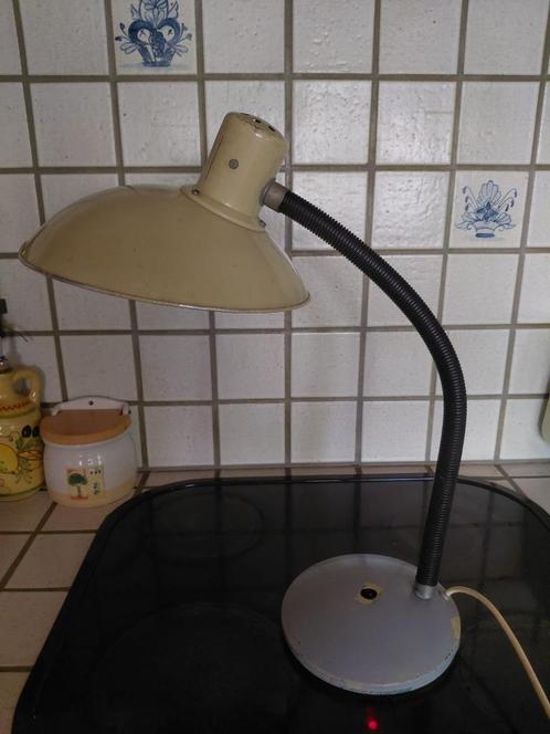 Crèmekleurige Bauhaus-bureaulamp Kaiser Idell, jaren 50., Antiek en Kunst, Curiosa en Brocante, Ophalen of Verzenden
