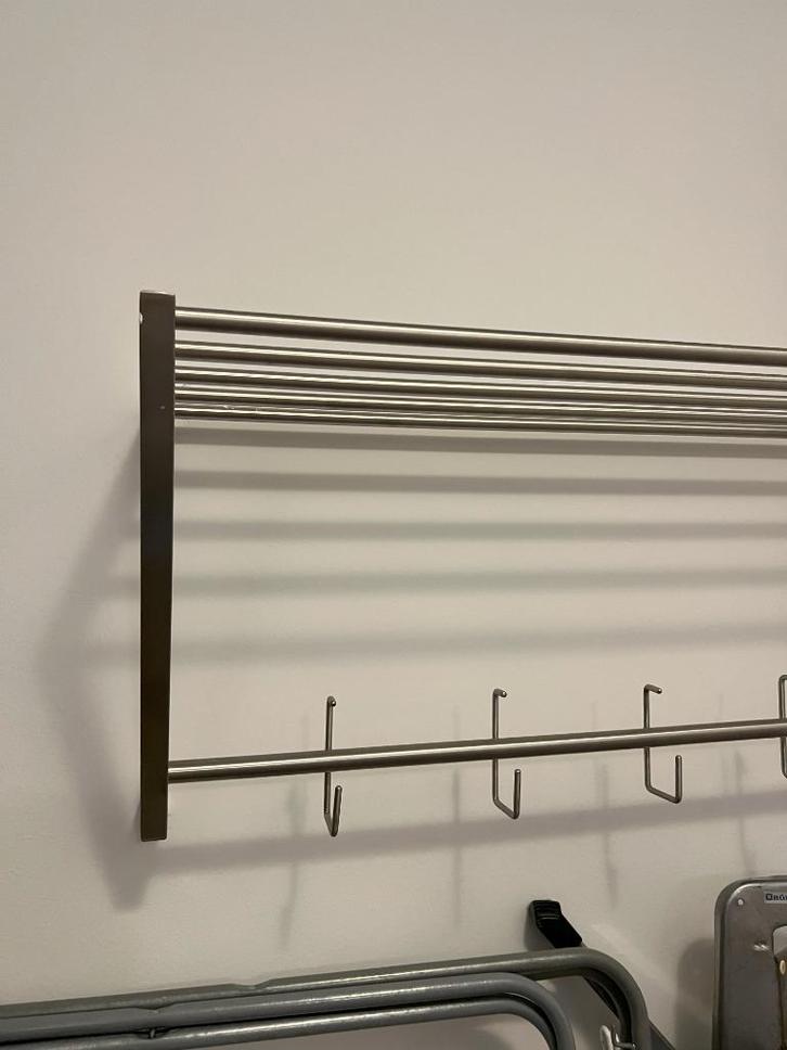 Stijlvolle metalen kapstok met hoedenplank, Huis en Inrichting, Woonaccessoires | Kapstokken, Zo goed als nieuw, Wandkapstok, Minder dan 100 cm