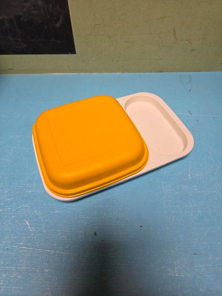 Tupperware Serveerschaal met Deksel, Huis en Inrichting, Keuken | Tupperware, Zo goed als nieuw, Schaal, Geel, Wit, Ophalen of Verzenden