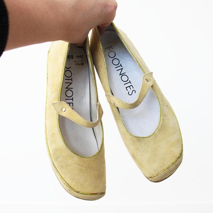 Mooie Suede Footnotes Instappers -s13 (Maat 7/40) € 45,-, Kleding | Dames, Schoenen, Zo goed als nieuw, Instappers, Overige kleuren