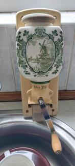 Koffiemolen Pe De ca 65 jr oud, Ophalen