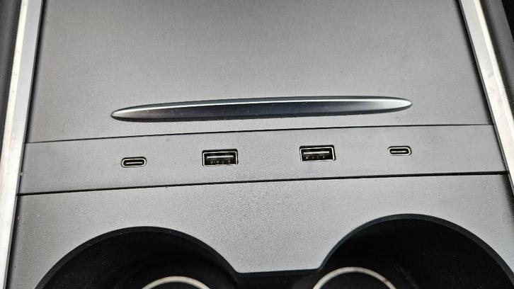 Tesla Model 3(2021) / Model Y USB-C / USB Hub middenconsole, Auto diversen, Auto-accessoires, Gebruikt, Ophalen of Verzenden