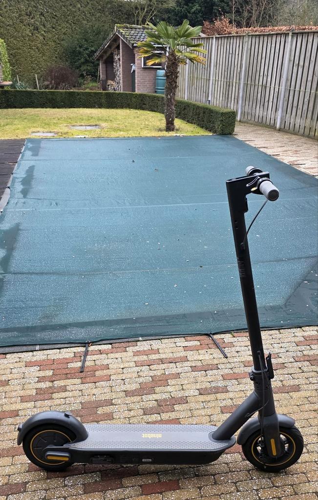 Segway Ninebot Max G30, (met slot)., Fietsen en Brommers, Steps, Ophalen of Verzenden