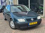 Volkswagen Bora 1.6-16V - Airco - Cruise - NIEUWE APK -, Stof, Gebruikt, 4 cilinders, Startonderbreker