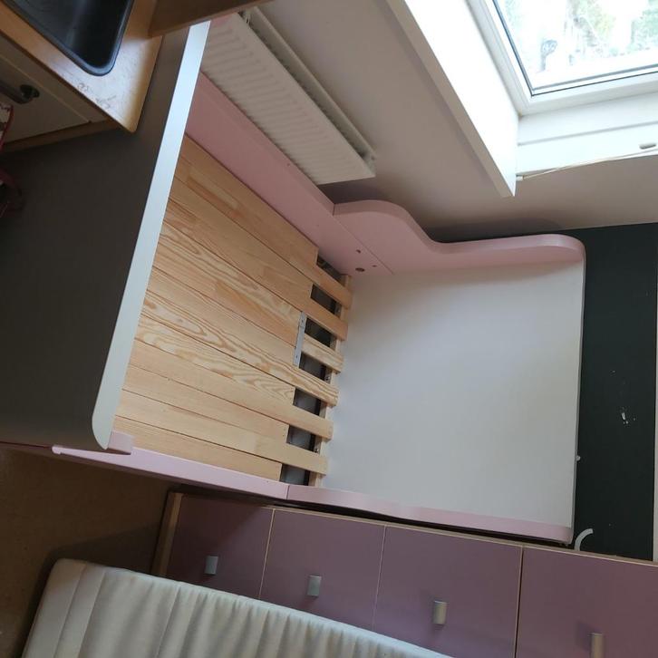 Bed - meegroeibed (roze met wit), Kinderen en Baby's, Kinderkamer | Bedden, Zo goed als nieuw, 180 cm of meer, 70 tot 85 cm, Lattenbodem