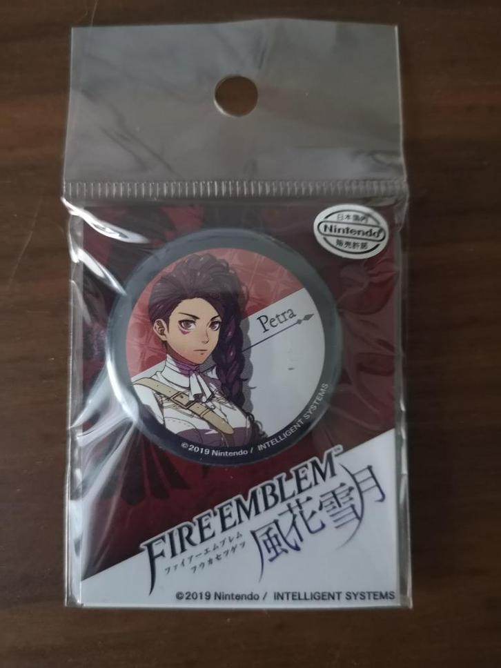 Diverse ongeopende fire emblem three houses game buttons, Verzamelen, Speldjes, Pins en Buttons, Nieuw, Button, Figuurtje, Ophalen of Verzenden