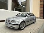 1:18 BMW E46 3-serie 330i zilver 1998 UT Models Dealer Edit., Hobby en Vrije tijd, Modelauto's | 1:18, UT Models, Auto, Ophalen of Verzenden
