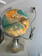 Grote wereldbol 1:42 met verlichting en vergrotsloep, Ophalen of Verzenden, Zo goed als nieuw