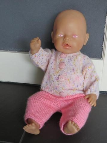 Baby born pop met gebreide kleding, rose ogen. beschikbaar voor biedingen