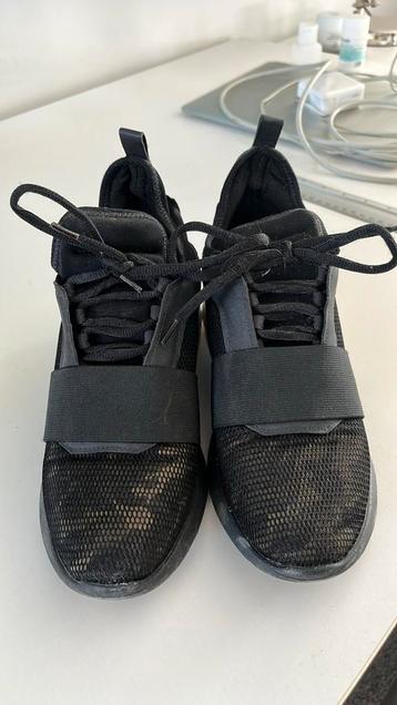 Kendall* Kylie maat 37  valt klein sneakers  beschikbaar voor biedingen