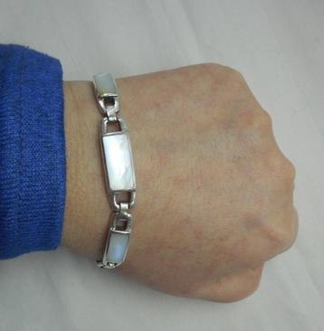 Zilveren vintage armband met witte parelmoer nr.1221 beschikbaar voor biedingen