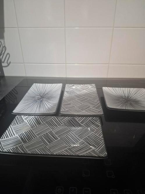 Set van 4 moderne zwart-wit serveerschaaltjes, Huis en Inrichting, Keuken | Servies, Zo goed als nieuw, Ophalen