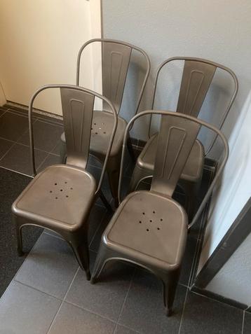 4x metalen industriële stoelen stapelbaar beschikbaar voor biedingen