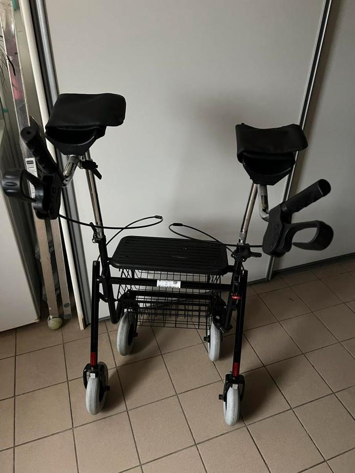 Rollator met armschalen, Diversen, Rollators, Zo goed als nieuw, Ophalen of Verzenden
